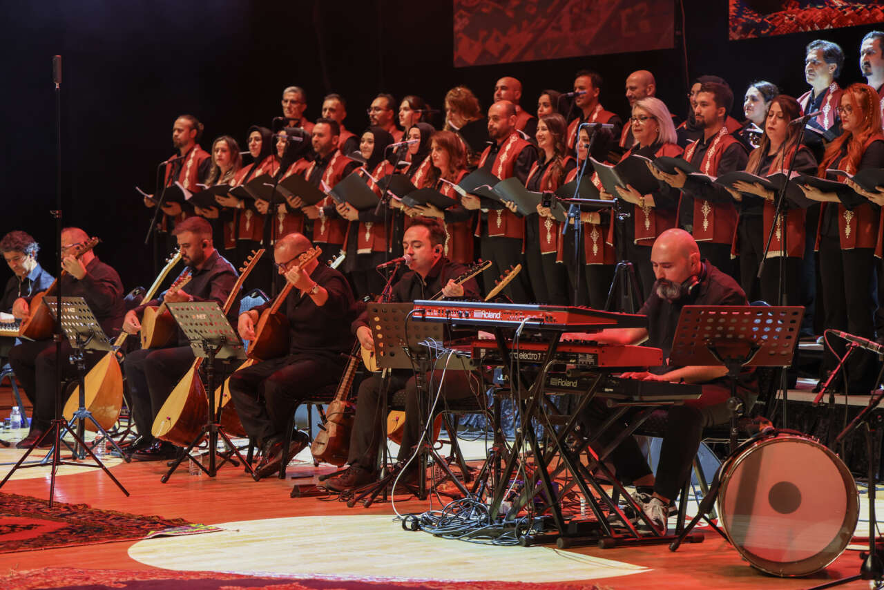 Konya’da zafer coşkusu sahneye taşındı! Müzikseverler unutulmaz bir akşam yaşadı 4
